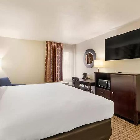 Clarion Pointe Hotel Abingdon Buitenkant foto