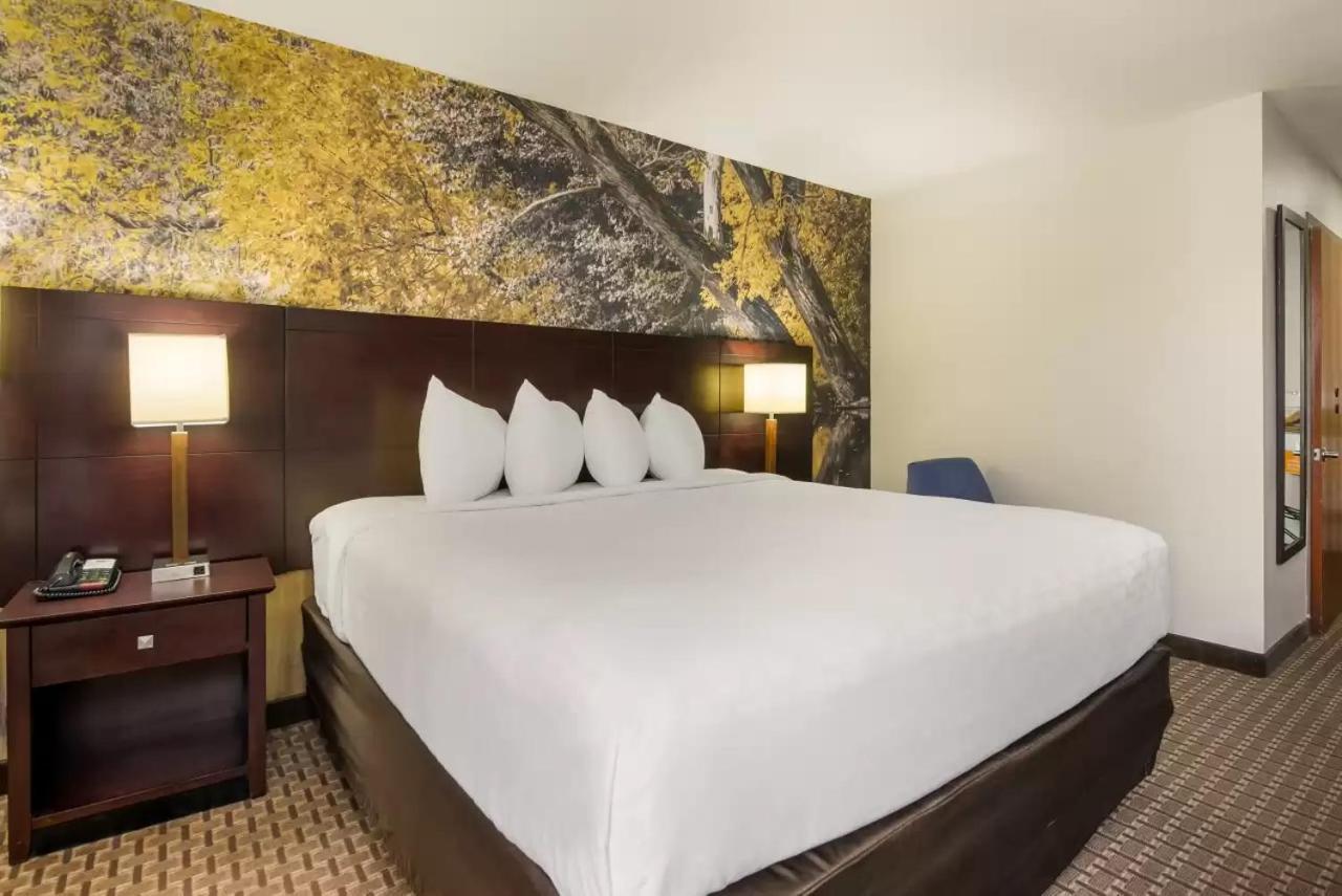 Clarion Pointe Hotel Abingdon Buitenkant foto