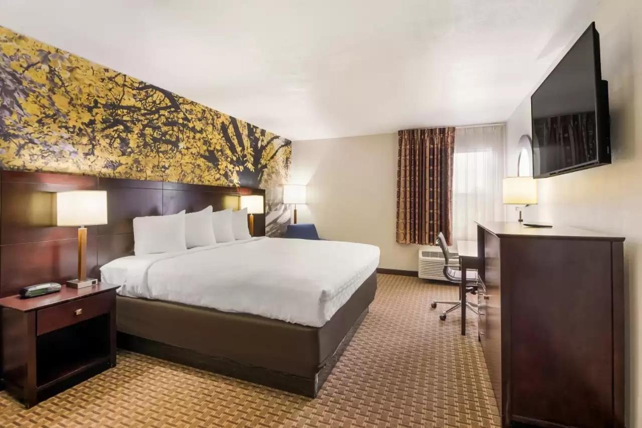 Clarion Pointe Hotel Abingdon Buitenkant foto